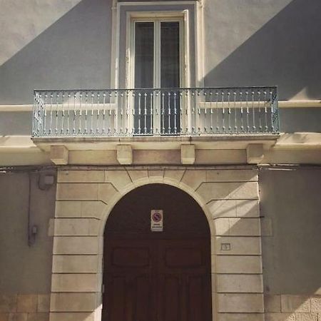 Palazzo Romanelli B&B Трані Екстер'єр фото