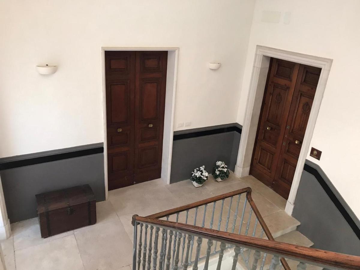 Palazzo Romanelli B&B Трані Екстер'єр фото