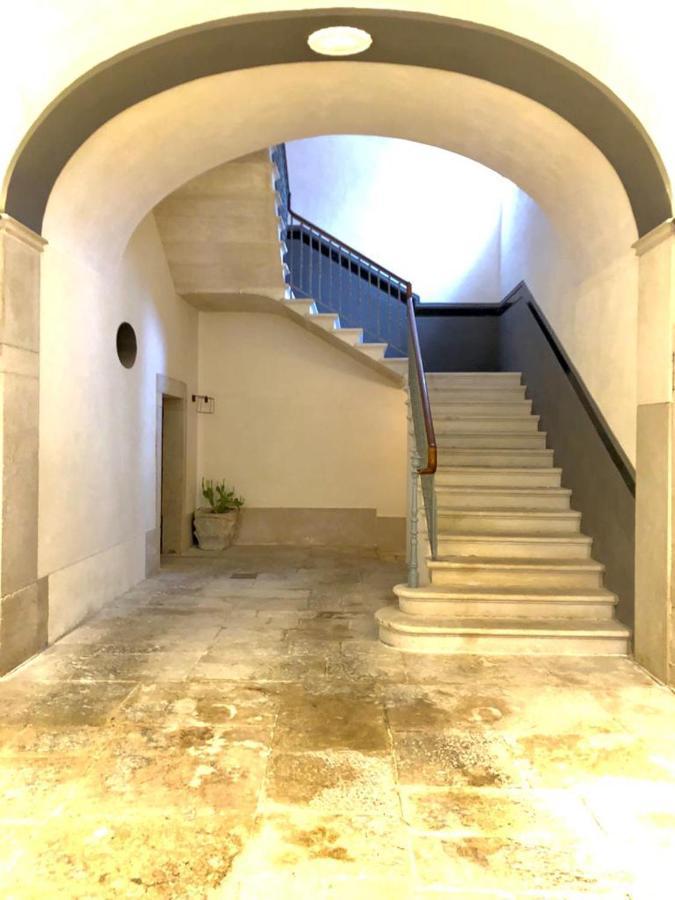 Palazzo Romanelli B&B Трані Екстер'єр фото
