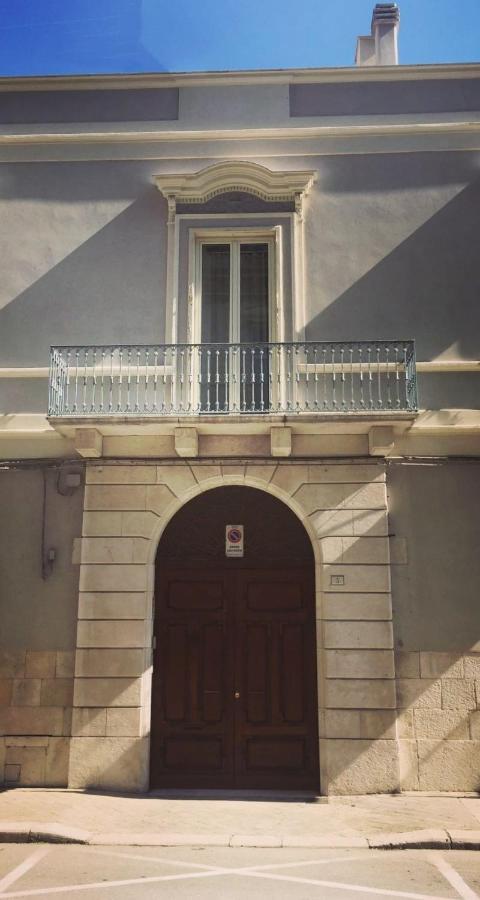 Palazzo Romanelli B&B Трані Екстер'єр фото