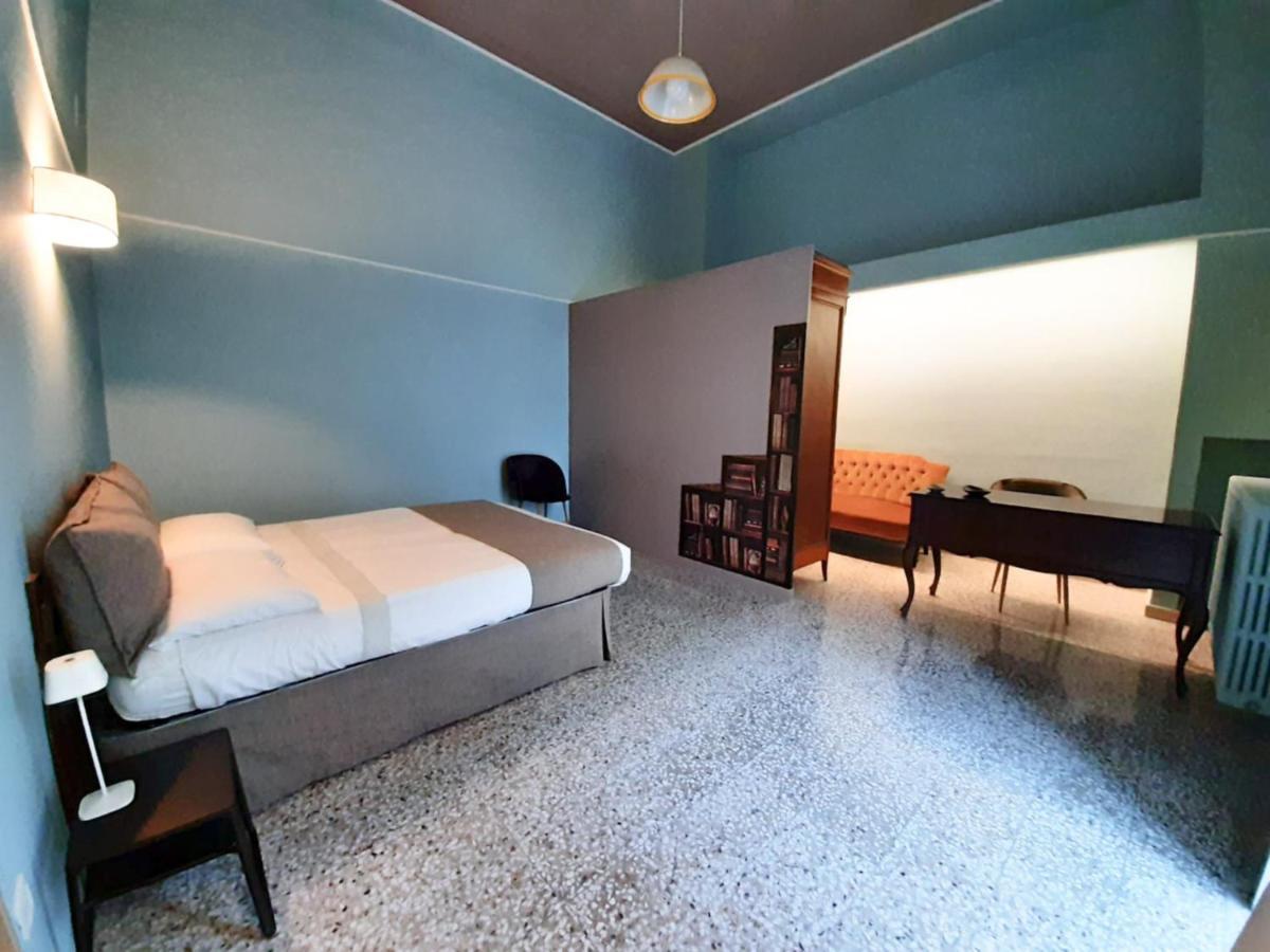 Palazzo Romanelli B&B Трані Екстер'єр фото